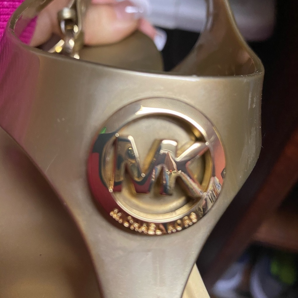 Micheal Kors gold sandals - Picture 5 of 8